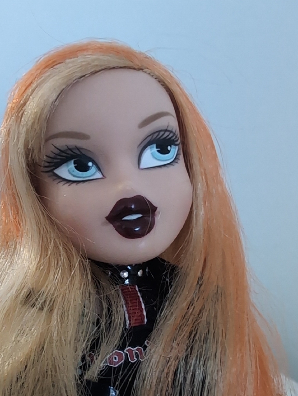 Bratz Cloe Pretty N Punk 1st Edition Fashion Doll with Black London Outfit - Picture 4 of 6
